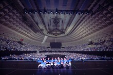 「NiziU Live with U 2022 “Light it Up”」ファイナル公演の様子。（撮影：田中聖太郎）