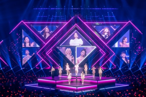 「NiziU Live with U 2022 “Light it Up”」ファイナル公演の様子。（撮影：田中聖太郎）