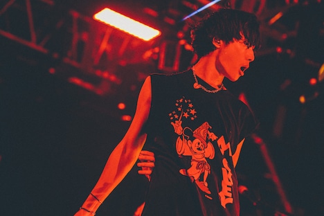 牧達弥（Vo, G）（撮影：西槇太一）