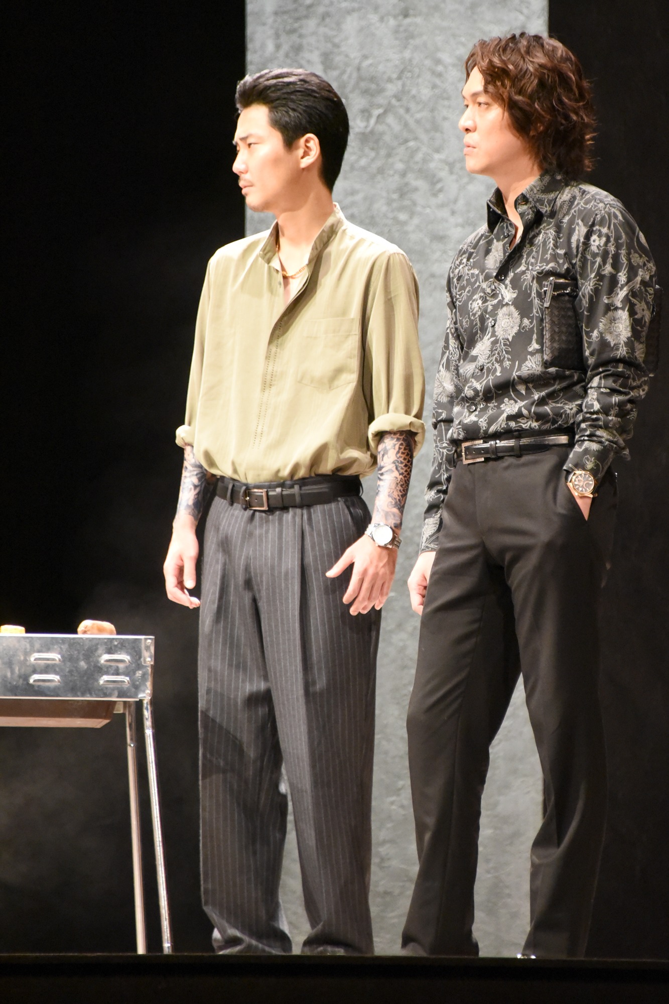 左から毎熊克哉、丸山隆平（関ジャニ∞）。