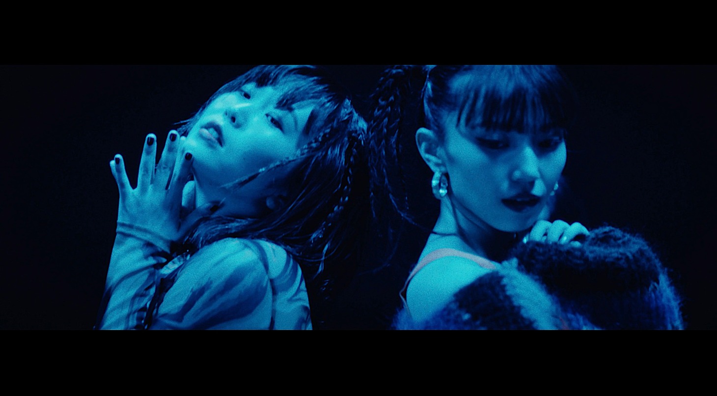 ExWHYZ「Obsession」ミュージックビデオより。