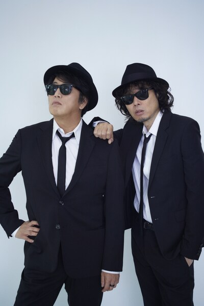 「GINZA」11月号より岡村靖幸、斉藤和義。(c)マガジンハウス