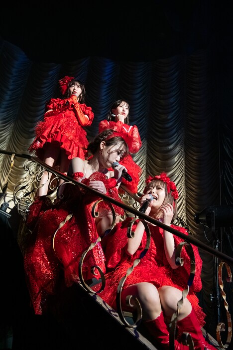 「スペシャル・ルーティン」を初披露するフィロソフィーのダンス。