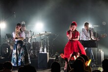 飯窪春菜（左）と藤本美貴（右）。