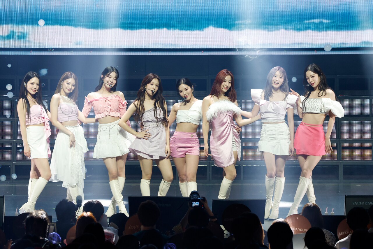 fromis_9がfloverと交わした約束、2年半越し初の単独公演は笑っ