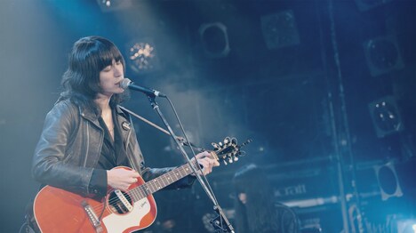 ドレスコーズ「スーパー、スーパーサッド」ライブ映像のサムネイル。