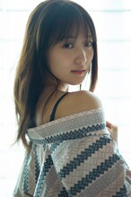 菅井友香（櫻坂46）卒業写真集「大切なもの」より。 (c)細居幸次郎 / 集英社