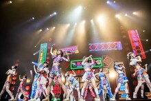 虹のコンキスタドール「全国美味いもの征服ツアー2022」最終公演の様子。