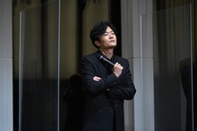 神妙な面持ちの稲垣吾郎。