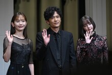 左から中村ゆり、稲垣吾郎、玉城ティナ。