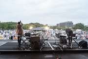 「京都音楽博覧会2022 in 梅小路公園」よりアントニオ・ロウレイロ＆ハファエル・マルチニのステージの様子。（撮影：井上嘉和）