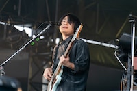 高野賢也（B, Cho / マカロニえんぴつ）（撮影：井上嘉和）