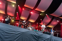 「京都音楽博覧会2022 in 梅小路公園」よりマカロニえんぴつのステージの様子。（撮影：井上嘉和）