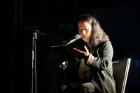 朗読する又吉直樹（ピース）。（撮影：井上嘉和）