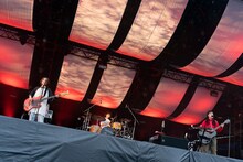 「京都音楽博覧会2022 in 梅小路公園」よりSHISHAMOのステージの様子。（撮影：井上嘉和）