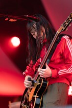 宮崎朝子（G, Vo / SHISHAMO）（撮影：井上嘉和）