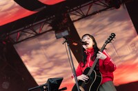 宮崎朝子（G, Vo / SHISHAMO）（撮影：井上嘉和）