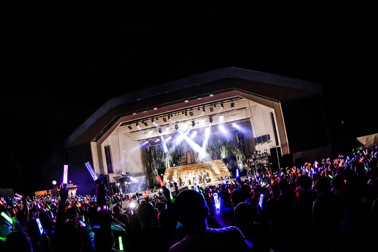 「SHACHI SUMMER～破茶滅茶！夏のサバイバル～」の様子。