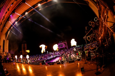 「SHACHI SUMMER～破茶滅茶！夏のサバイバル～」の様子。