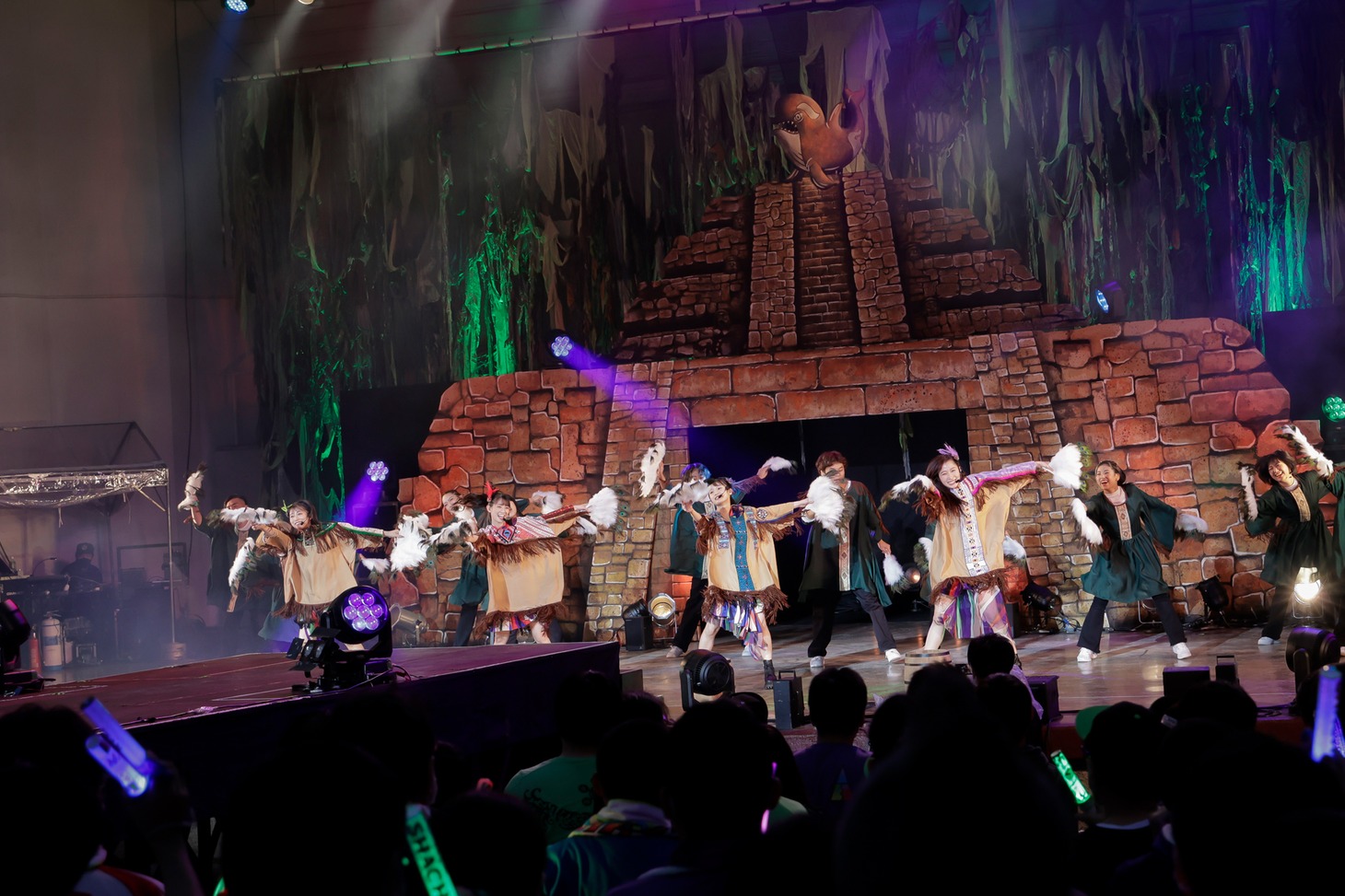 「SHACHI SUMMER～破茶滅茶！夏のサバイバル～」の様子。