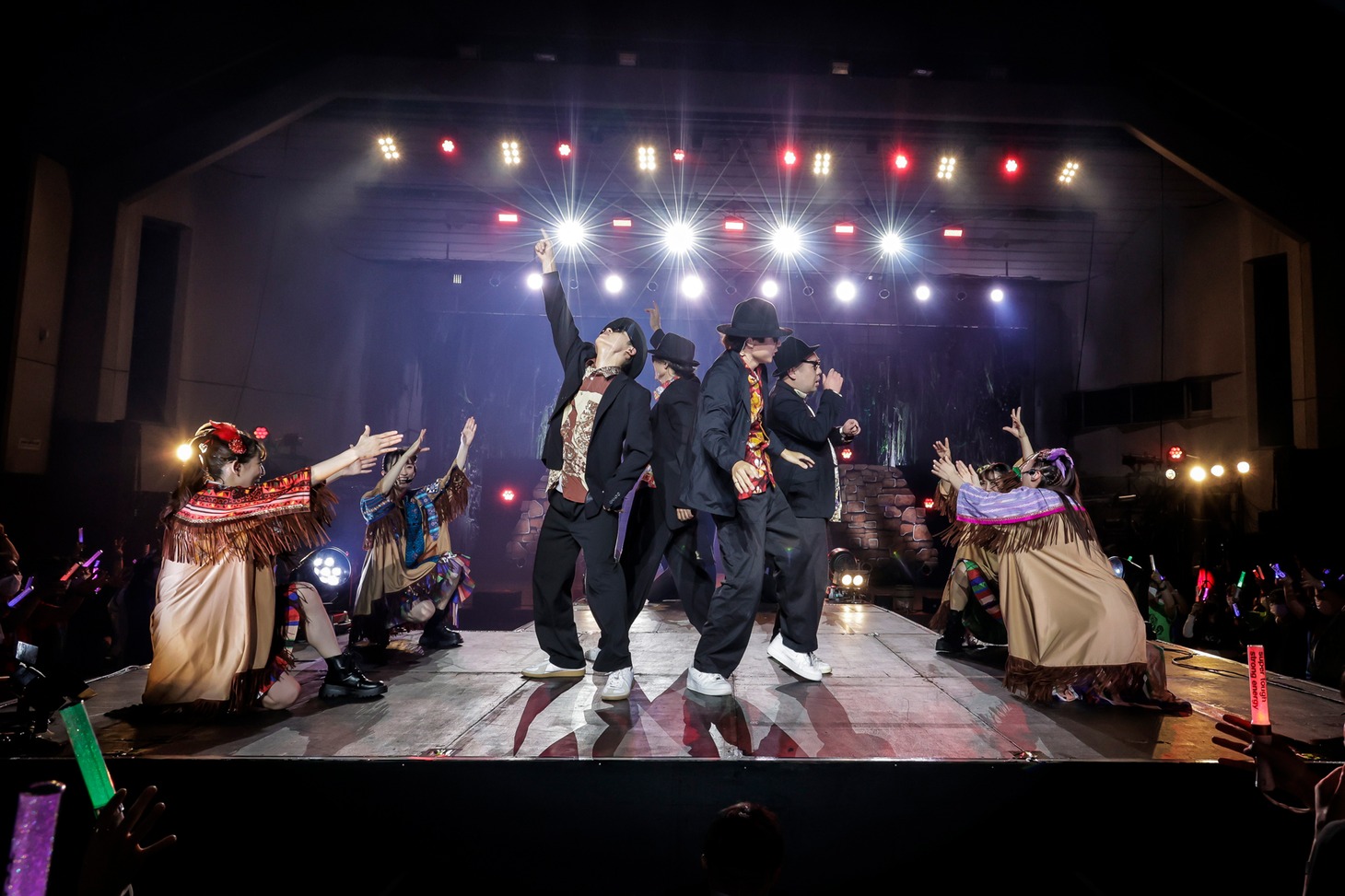 “はちゃめちゃダンサーズ”とTEAM SHACHI。