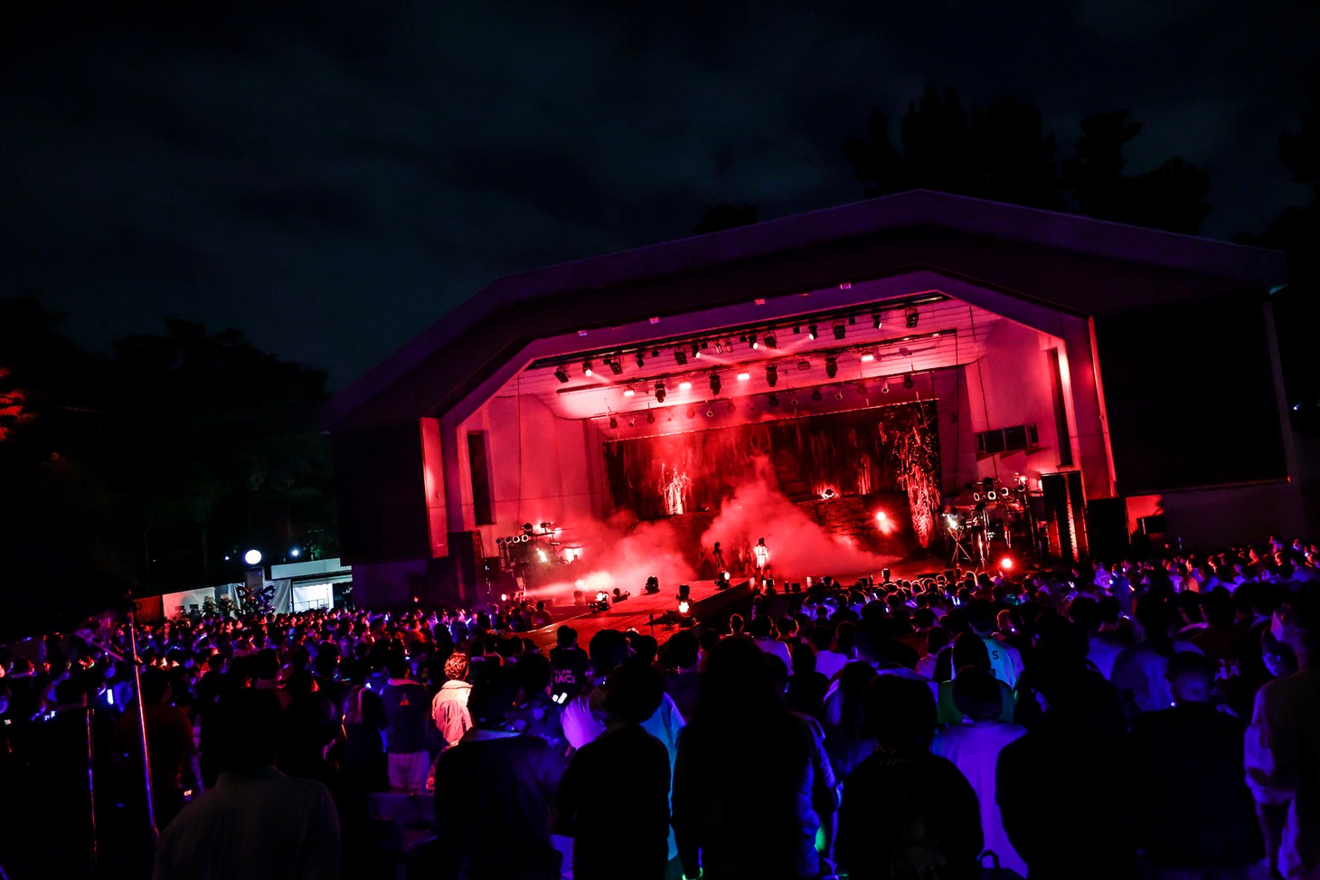 「SHACHI SUMMER～破茶滅茶！夏のサバイバル～」の様子。