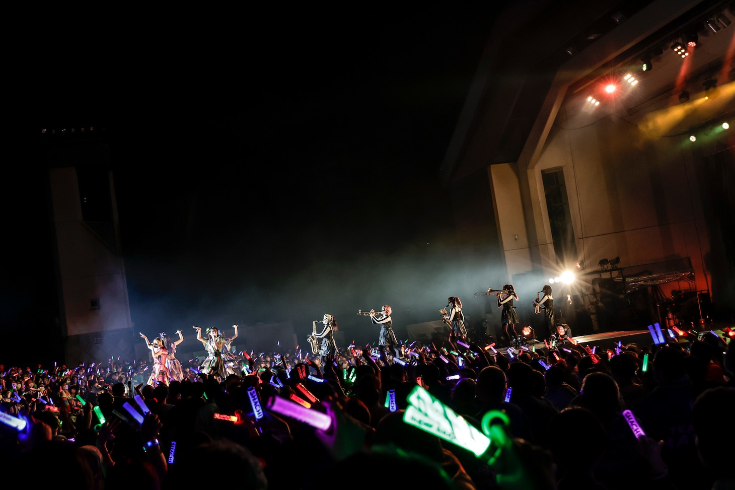 「SHACHI SUMMER～破茶滅茶！夏のサバイバル～」の様子。