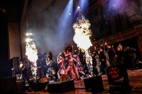 「SHACHI SUMMER～破茶滅茶！夏のサバイバル～」の様子。