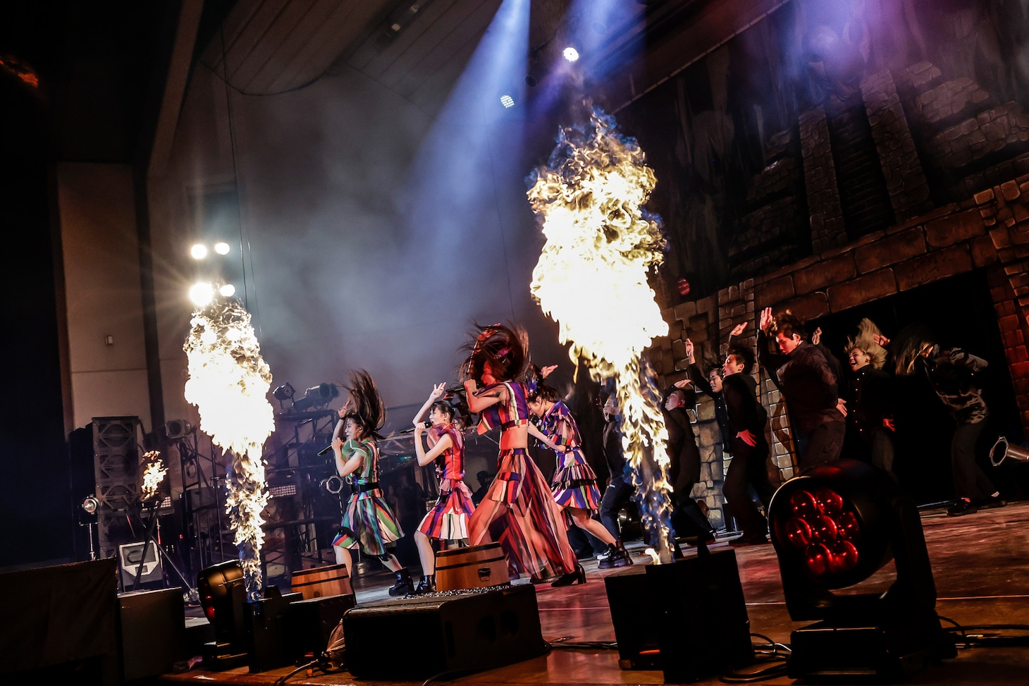 「SHACHI SUMMER～破茶滅茶！夏のサバイバル～」の様子。