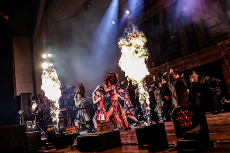 「SHACHI SUMMER～破茶滅茶！夏のサバイバル～」の様子。