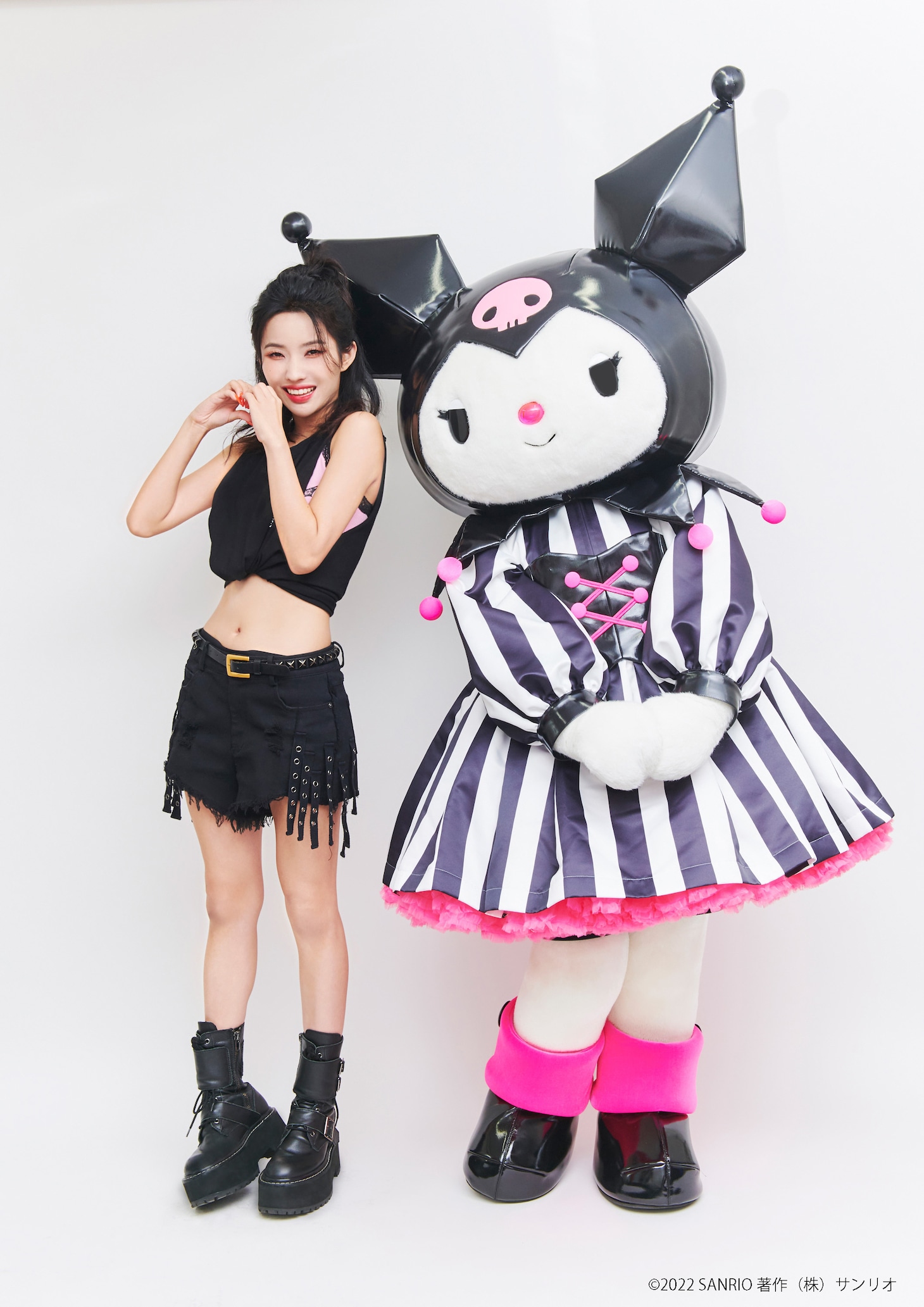 ハートを作るソヨンとクロミ。