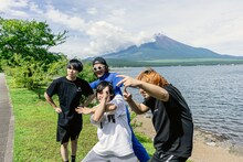 庄村聡泰、totemぽぉる。