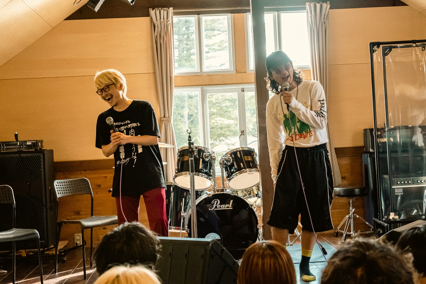 カラオケ大会の様子。