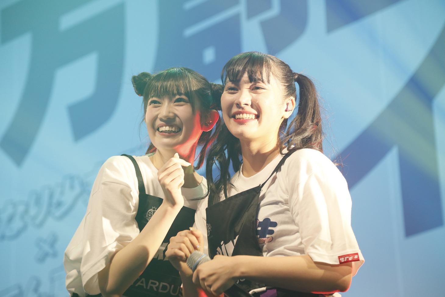 左からいぎなり東北産の律月ひかる、北美梨寧。