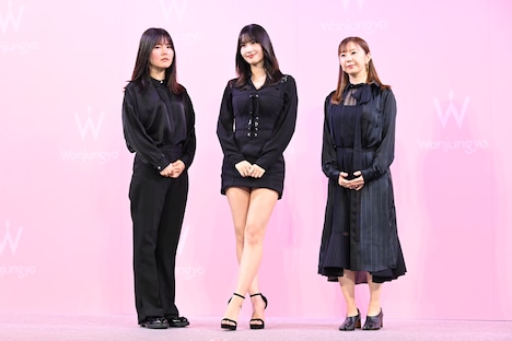 左からウォン・ジョンヨ、モモ（TWICE）、吉田ユニ。
