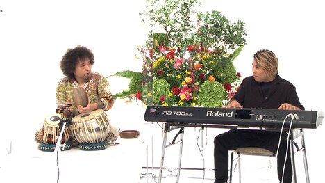 左からU-zhaan、伊賀拓郎。(c)テレビ朝日