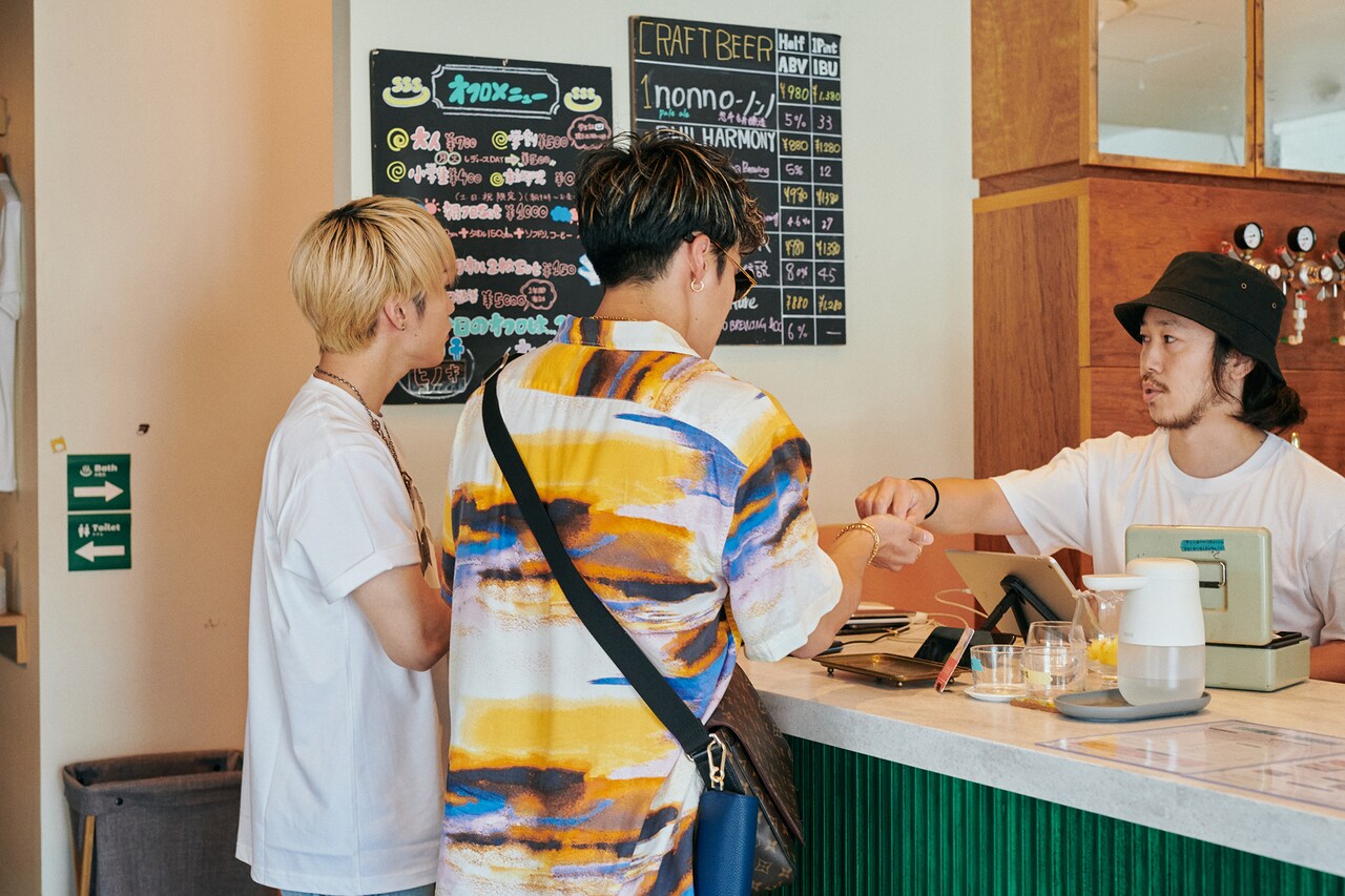 2人分の入浴料を支払うRIKUさん。