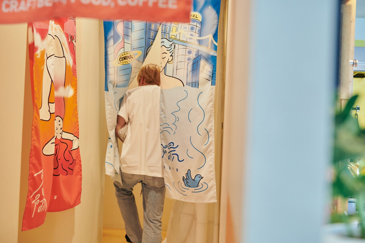 のれんをくぐって……