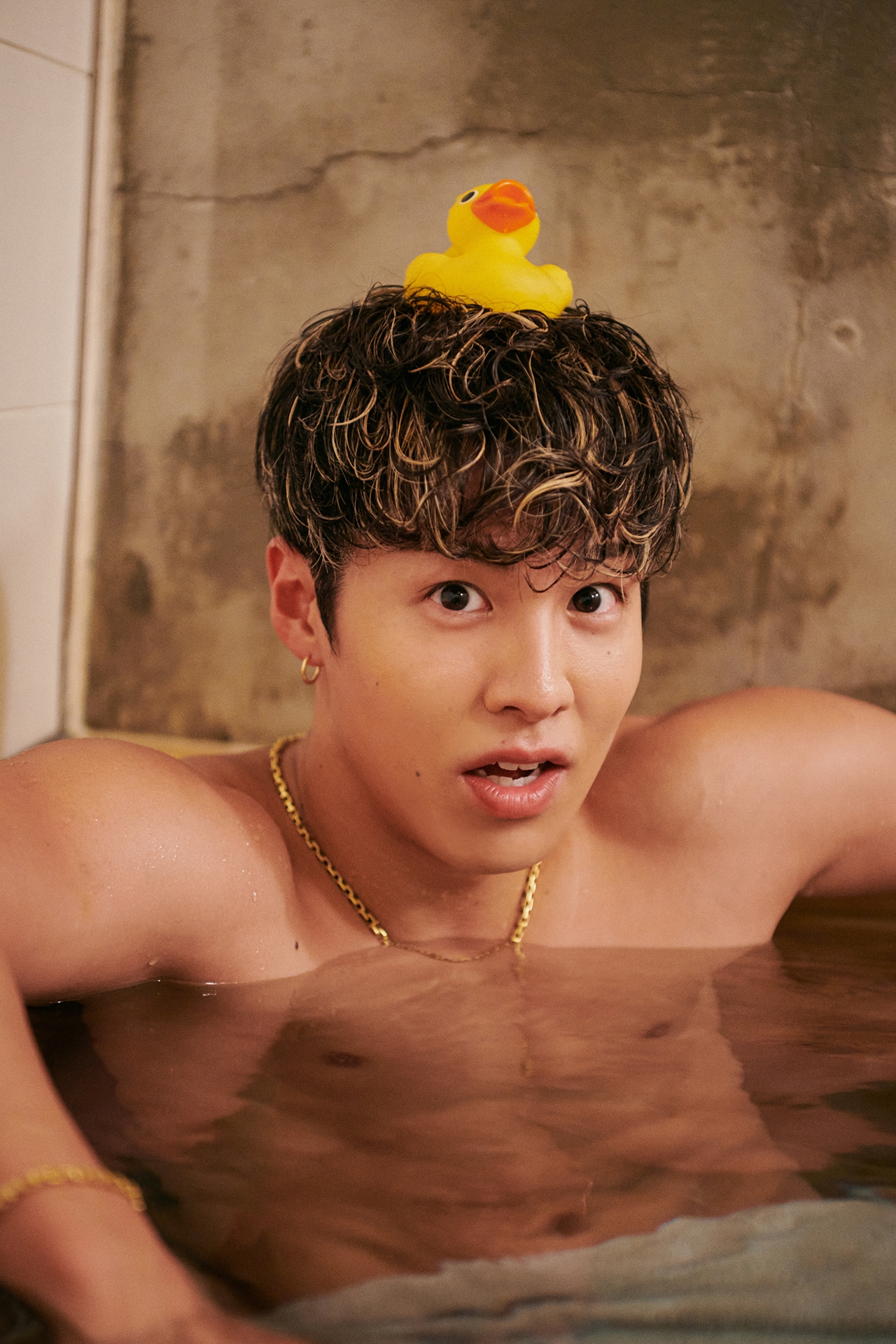 この夏にこんがり焼けたRIKUさんはパーマヘアがまるで鳥の巣のよう。