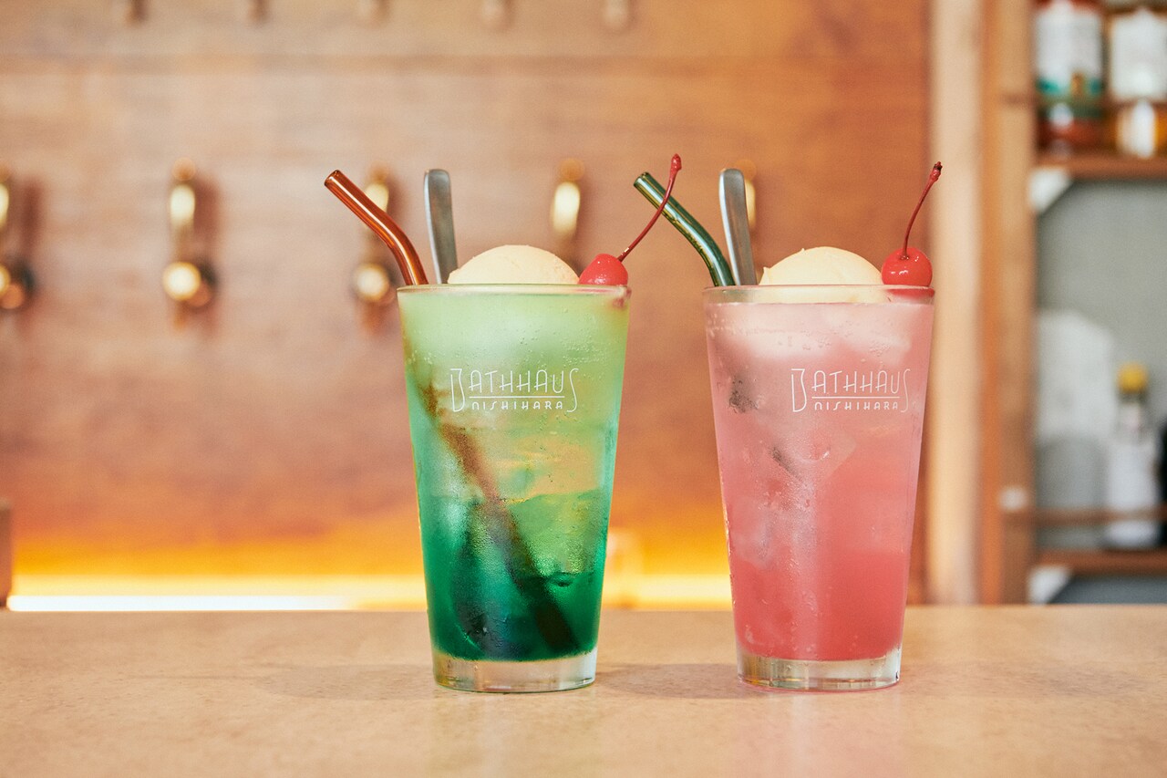 BathHaus名物のクリームソーダ。