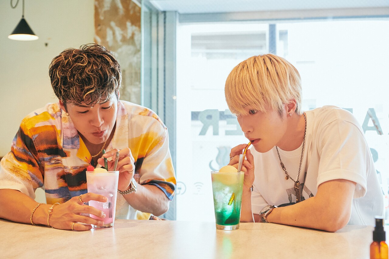 キーンと冷えたクリームソーダをゴクゴク。