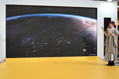 LiSAがSpace Shooting Labで選んだ1枚目の画像について話している様子。