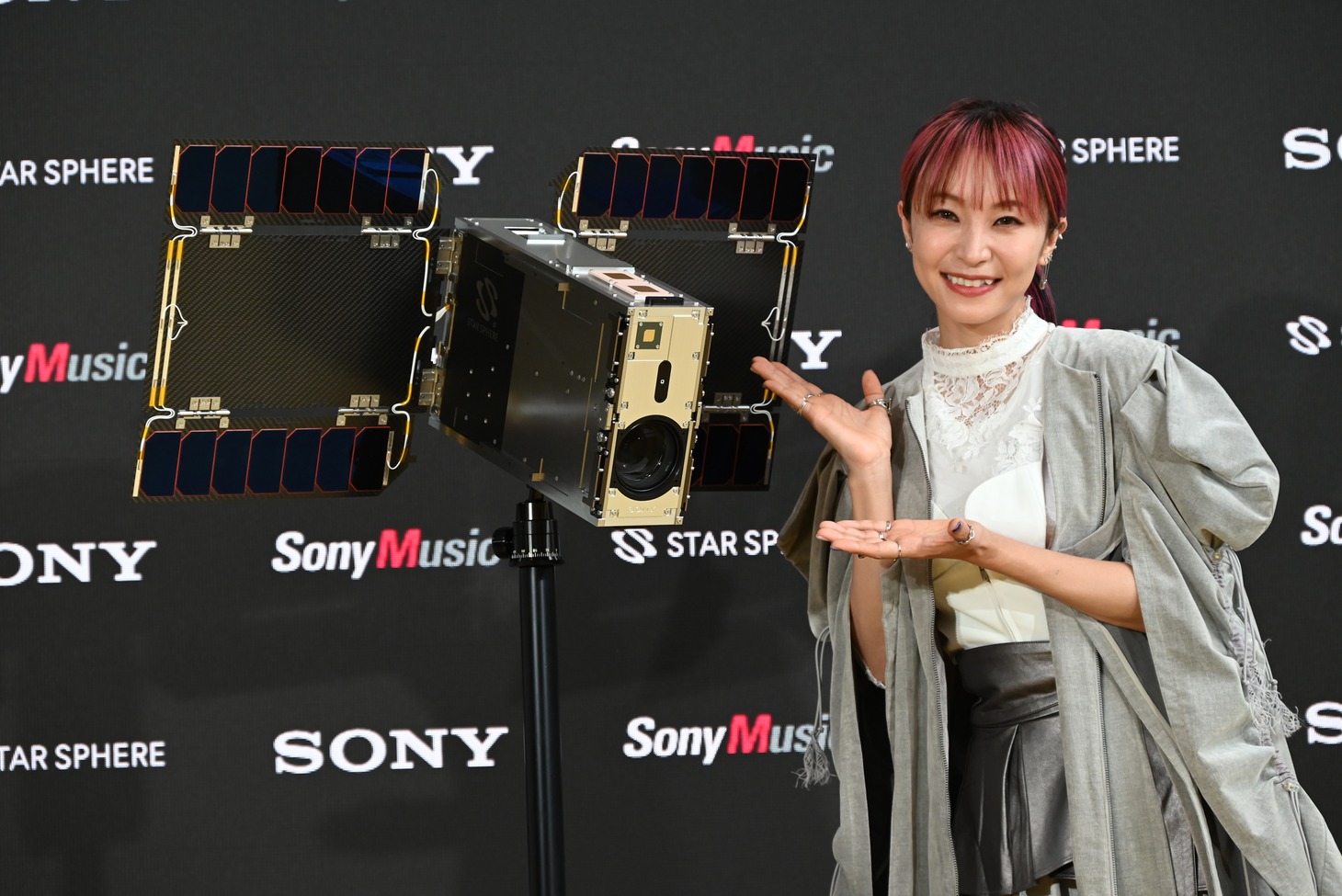 LiSAと小型衛星。