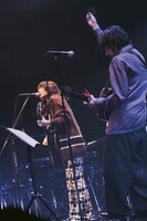 左からあいみょん、石崎ひゅーい。（撮影：鈴木友莉）