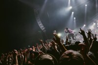 「石崎ひゅーい 10th Anniversary TOUR 『、&』（てんあんど）」の様子。（撮影：鈴木友莉）