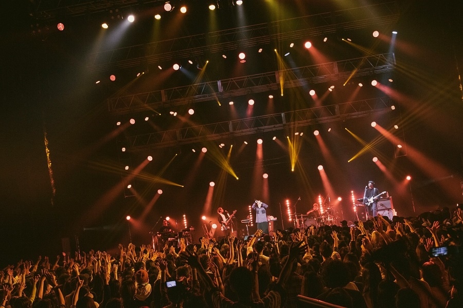 「石崎ひゅーい 10th Anniversary TOUR 『、&』（てんあんど）」の様子。（撮影：鈴木友莉）