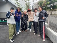 ナオト・インティライミとコムドット。