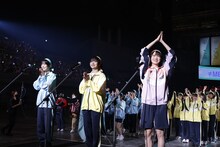 選手宣誓する冨田菜々風（≠ME）、江角怜音（≒JOY）、野口衣織（＝LOVE）。