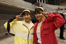 左から≒JOYの村山結香、江角怜音。