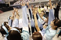 円陣を組んで気合いを入れる≠ME。